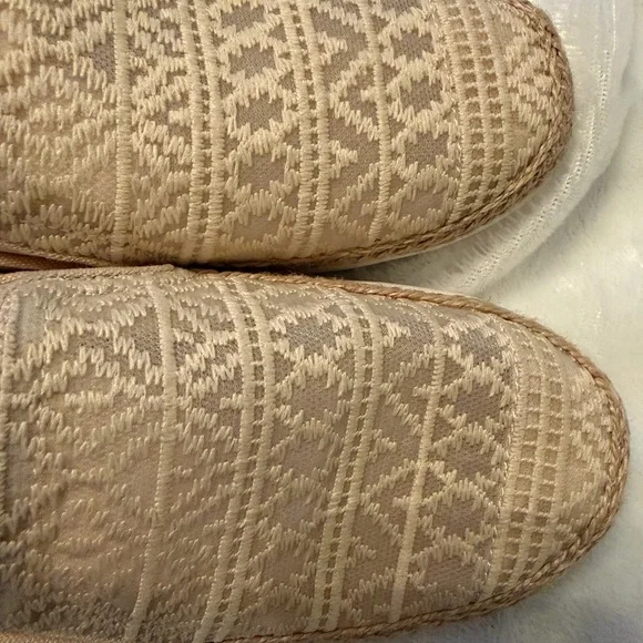 Bob’s Cream Slip-On Women Shoes - Picture 6 of 11